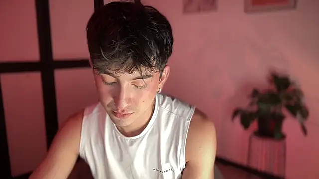 sweettaaron01 online show from 04-24-26, 12:13