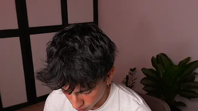 sweettaaron01 online show from 06-08-26, 11:49