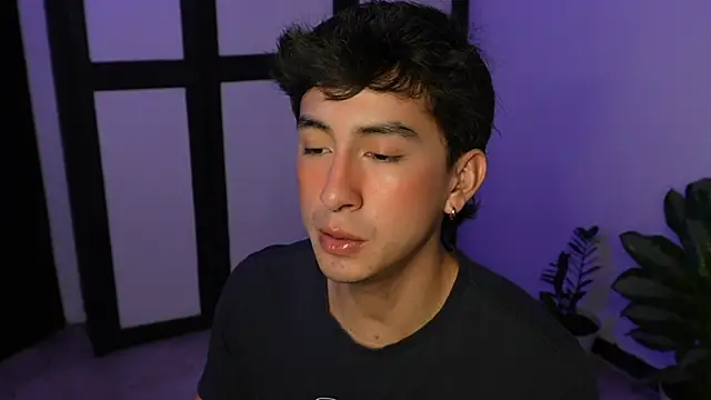 sweettaaron01 online show from 06-10-26, 12:55