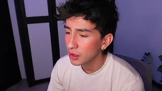 sweettaaron01 online show from 06-12-26, 11:57