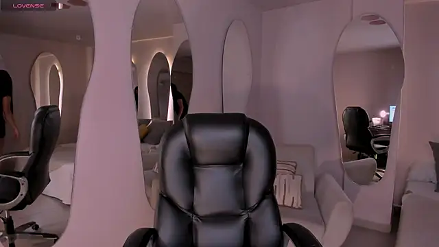 SarahYates online show from 04-13-26, 05:02