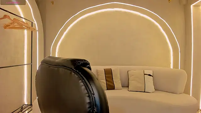 SarahYates online show from 04-24-26, 04:26