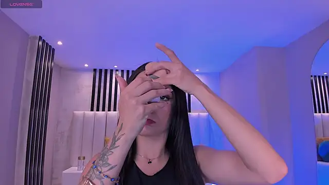 IsabellaMoreau online show from 10-31-25, 07:26