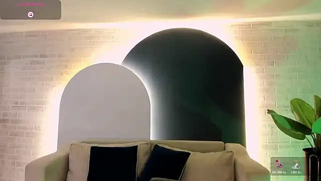 IsabellaMoreau online show from 12-13-25, 07:53