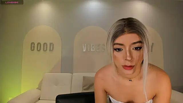 IsabellaMoreau online show from 12-19-25, 08:16