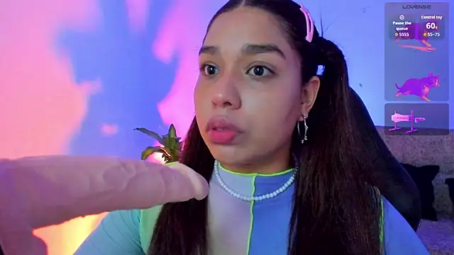 Snapshot of giselle_upp chatting on 11-12-25, 04:24 giselle upp online show from 11-12-25, 04:24