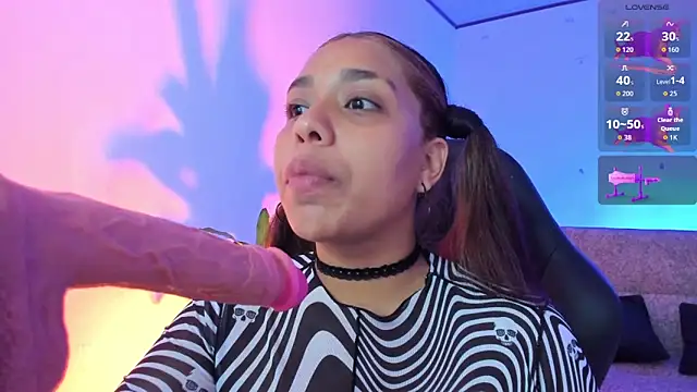 Snapshot of giselle_upp chatting on 11-28-25, 04:04 giselle upp online show from 11-28-25, 04:04