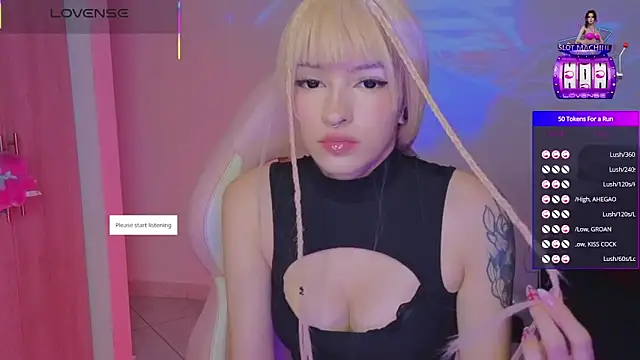 Snapshot of Moonlightt_21 chatting on 12-21-25, 08:38 Moonlightt 21 online show from 12-21-25, 08:38