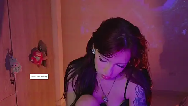 Snapshot of Moonlightt_21 chatting on 02-14-26, 01:35 Moonlightt 21 online show from 02-14-26, 01:35