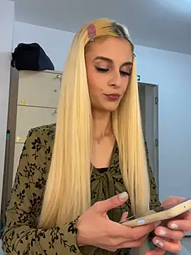 SelenaDaze online show from 04-25-26, 10:40