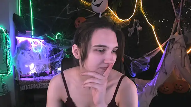 Snapshot of TessaMill chatting on 10-27-25, 09:13 TessaMill online show from 10-27-25, 09:13