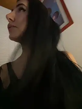 Snapshot of oh_nina chatting on 11-25-25, 12:54 oh nina online show from 11-25-25, 12:54