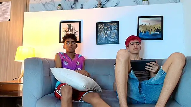 Snapshot of TWINKS_FRIENDS chatting on 05-16-26, 01:21 TWINKS FRIENDS online show from 05-16-26, 01:21