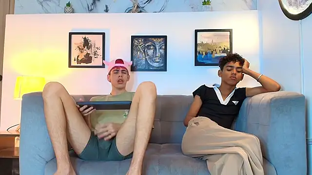 Snapshot of TWINKS_FRIENDS chatting on 05-18-26, 01:39 TWINKS FRIENDS online show from 05-18-26, 01:39