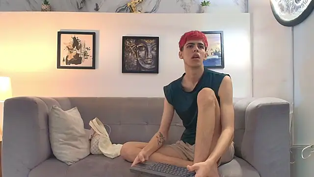 Snapshot of TWINKS_FRIENDS chatting on 05-26-26, 01:18 TWINKS FRIENDS online show from 05-26-26, 01:18