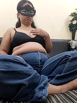 Snapshot of Iampriyaaa15 chatting on 10-08-25, 10:24 Iampriyaaa15 online show from 10-08-25, 10:24