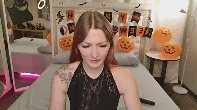 Snapshot of Alice_on_fire chatting on 11-02-25, 01:30 Alice on fire online show from 11-02-25, 01:30