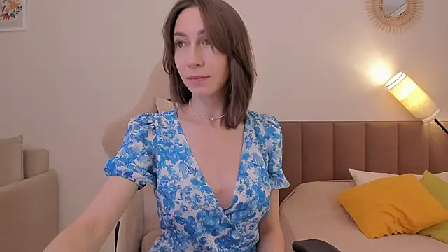 GoodGlamorGirl online show from 10-31-25, 04:24