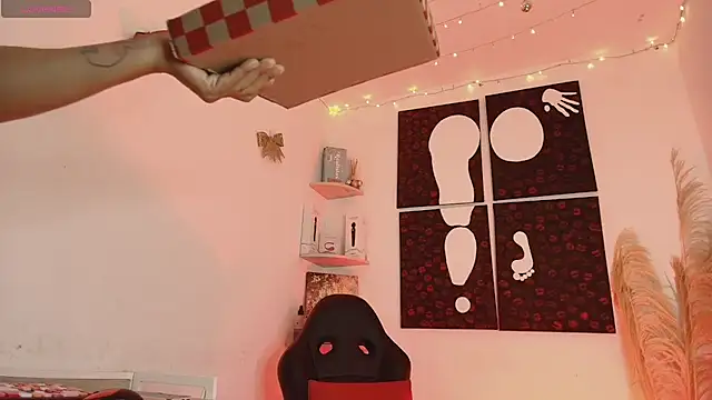 Iamlola  online show from 01-18-26, 04:05