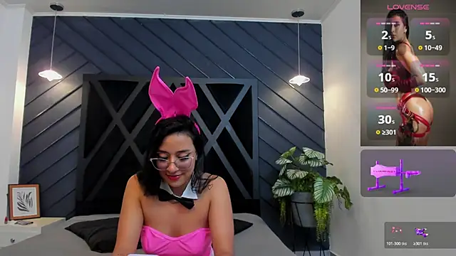 zoe martins  online show from 10-31-25, 05:36