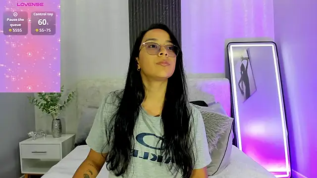 zoe martins  online show from 07-21-26, 05:26