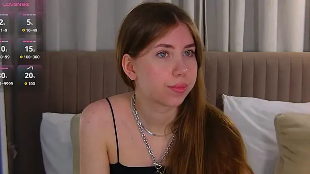 EvaAkins online show from 04-19-26, 08:02