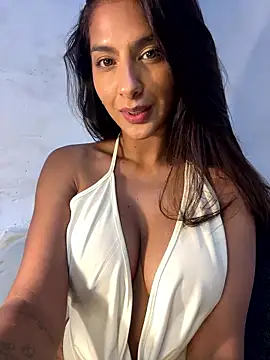 chicachocolate01 online show from 01-06-26, 05:00