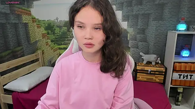 Snapshot of EmilyChaves chatting on 10-13-25, 06:19 EmilyChaves online show from 10-13-25, 06:19