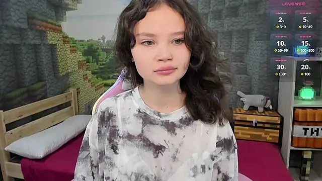 Snapshot of EmilyChaves chatting on 10-14-25, 05:58 EmilyChaves online show from 10-14-25, 05:58