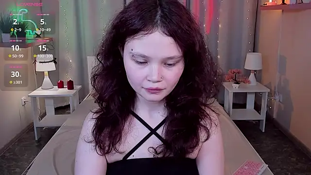Snapshot of EmilyChaves chatting on 06-11-26, 10:13 EmilyChaves online show from 06-11-26, 10:13