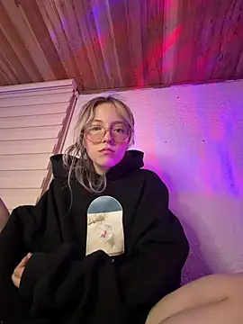 Snapshot of ReenKitty chatting on 03-21-26, 08:41 ReenKitty online show from 03-21-26, 08:41