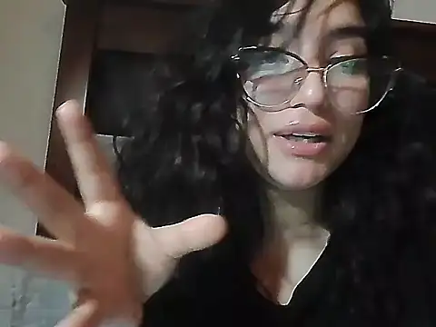 Snapshot of creepyh0e_ chatting on 06-11-26, 02:53 creepyh0e online show from 06-11-26, 02:53