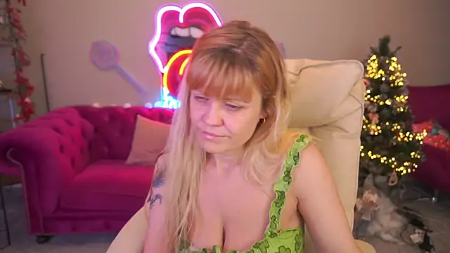 BellaLaPetit online show from 01-13-26, 01:49