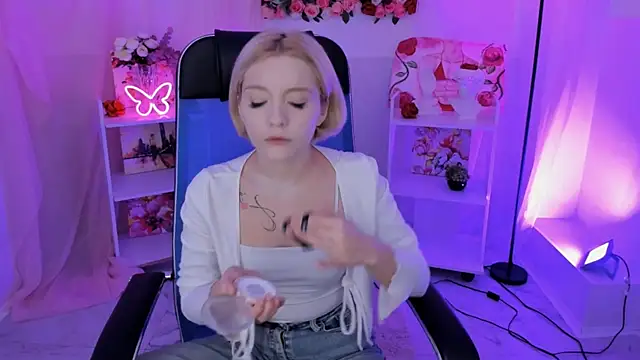 AuroraWrenfield online show from 10-30-25, 10:27