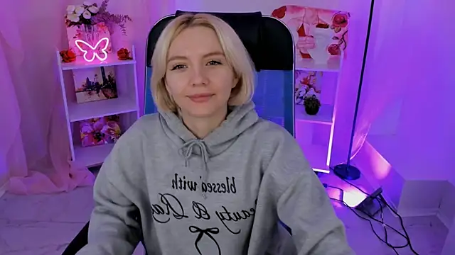 AuroraWrenfield online show from 11-05-25, 04:23