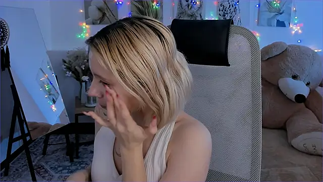 AuroraWrenfield online show from 02-06-26, 04:28