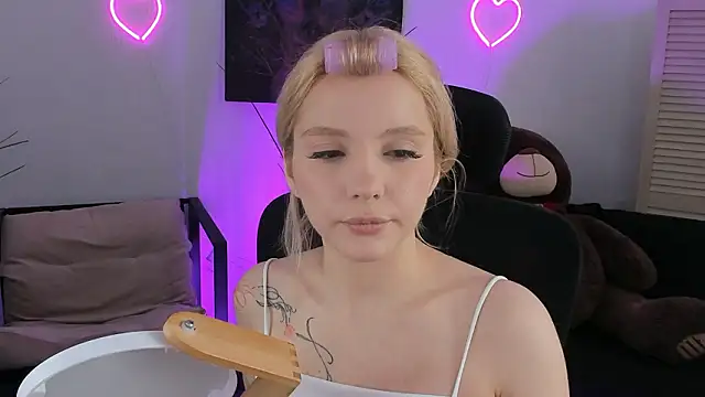 AuroraWrenfield online show from 03-02-26, 05:08