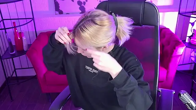 AuroraWrenfield online show from 03-17-26, 01:21