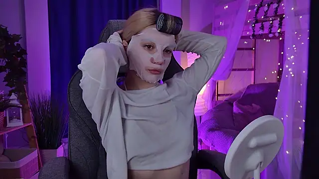 AuroraWrenfield online show from 03-25-26, 02:17