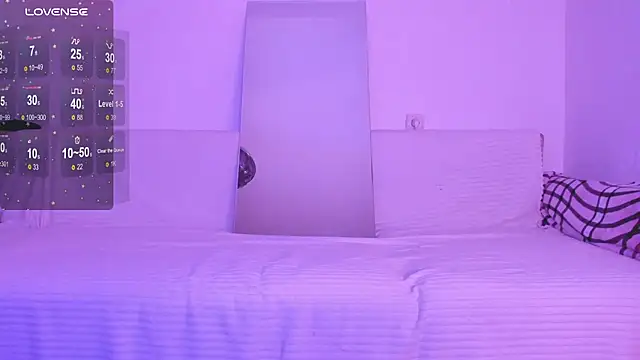 Snapshot of Lil_Foxy9 chatting on 11-21-25, 04:49 Lil Foxy9 online show from 11-21-25, 04:49