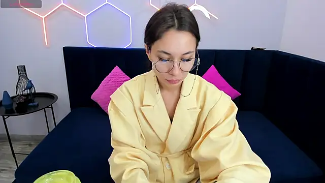 Snapshot of Kat__cat chatting on 11-03-25, 01:29 Kat cat online show from 11-03-25, 01:29