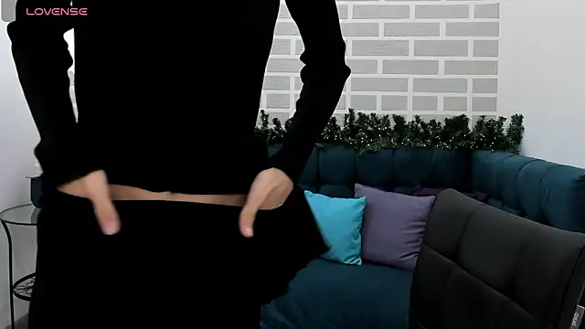 Snapshot of Kat__cat chatting on 12-01-25, 02:27 Kat cat online show from 12-01-25, 02:27