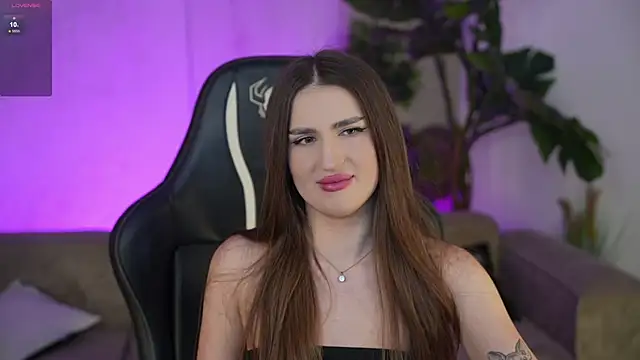 Goldie Flame online show from 10-15-25, 02:33