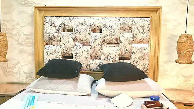 ZOLEY WATSON online show from 02-17-26, 02:52