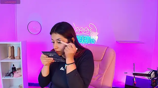 Aphriil   online show from 10-20-25, 09:15