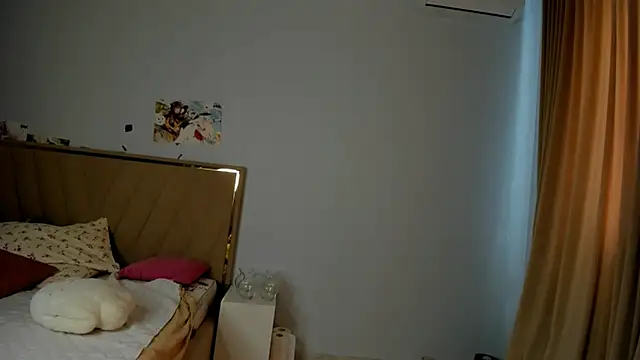 miko moonn online show from 10-20-25, 03:40