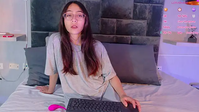 Snapshot of juliie_star chatting on 05-29-26, 11:47 juliie star online show from 05-29-26, 11:47