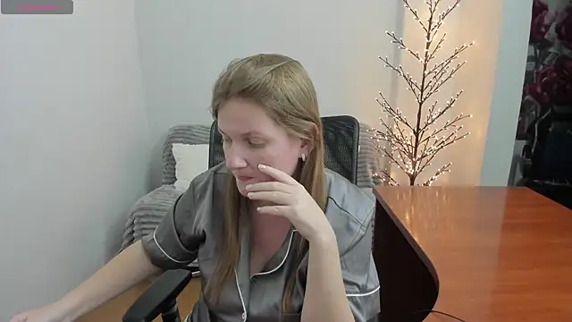 Snapshot of Alisha_Skyes chatting on 12-20-25, 06:48 Alisha Skyes online show from 12-20-25, 06:48