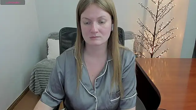 Snapshot of Alisha_Skyes chatting on 12-22-25, 04:26 Alisha Skyes online show from 12-22-25, 04:26