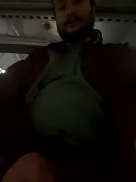 Snapshot of You-father chatting on 01-13-26, 04:23 You-father online show from 01-13-26, 04:23